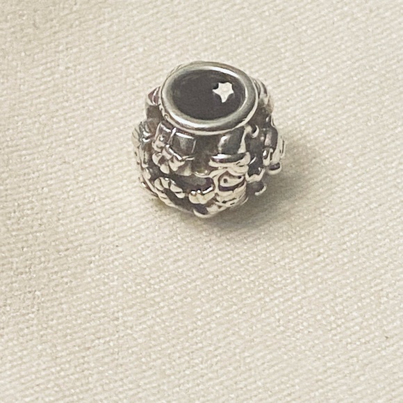 Pandora Santa’s elves charm - Picture 2 of 9